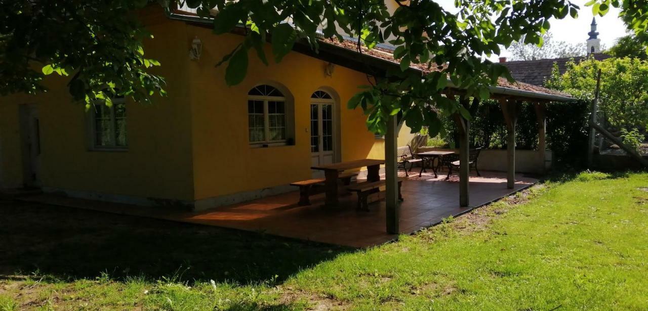 Gesztenye Vendeghaz Ságvár 外观 照片